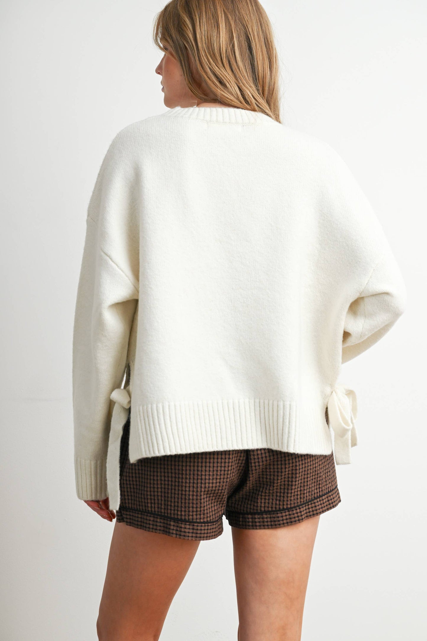 Cozy Knot Crewneck Sweater 🤍