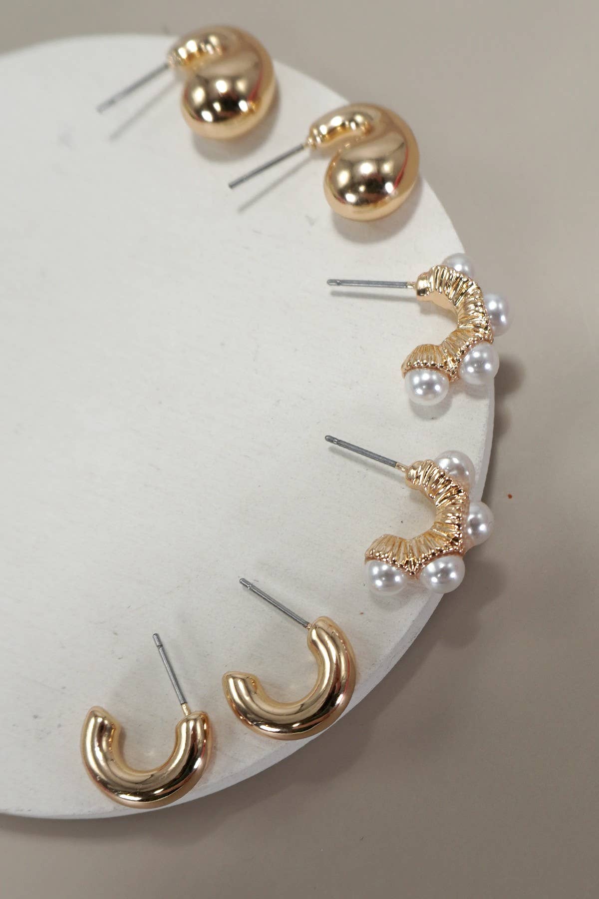Pearl Crush Gold Huggie Trio 🤍